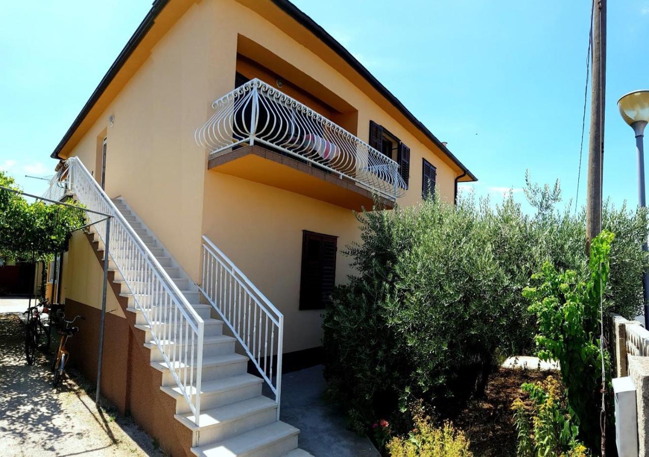 Apartments Nela Йелса Екстериор снимка